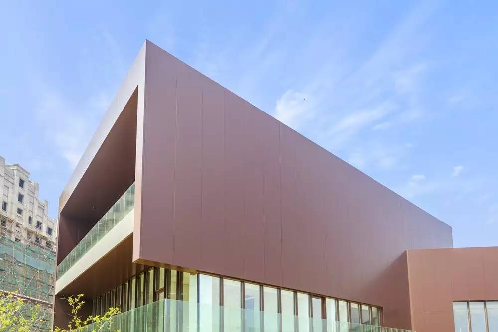帷森建筑产品 金属复合板与建筑遮阳，双引擎驱动建筑美学与节能